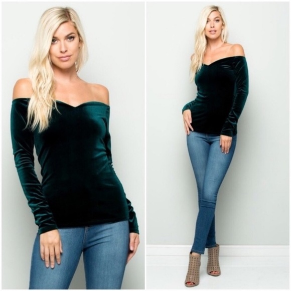 💥Host Pick💥 Rich Emerald Green Off Shoulder Top - Picture 1 of 4